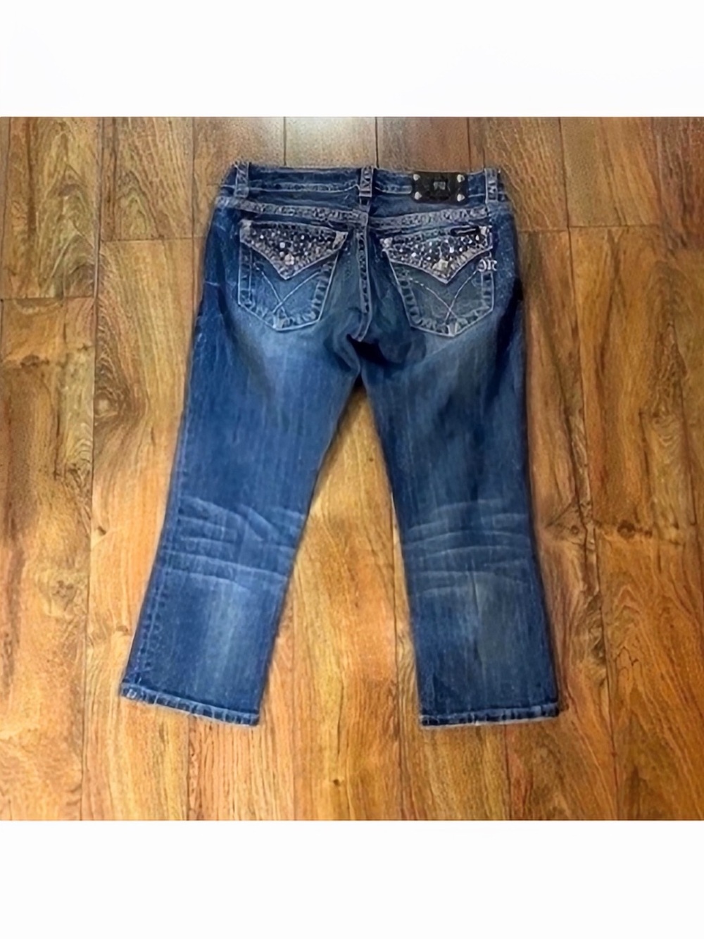 Like New Gorgeous Miss Me Capri Jeans With Embellished Back Pockets